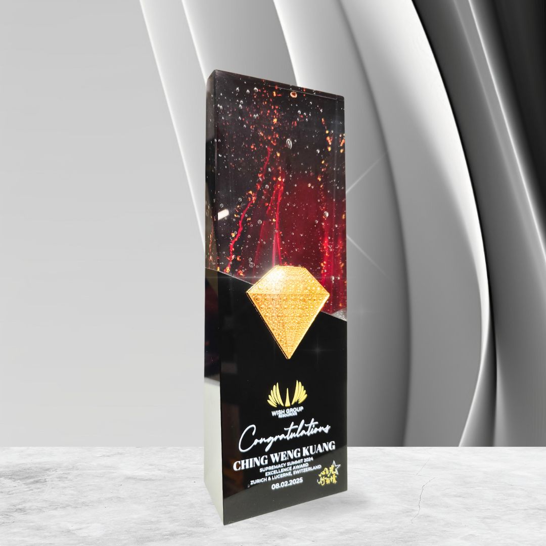 Design AD5 Crystal Trophy