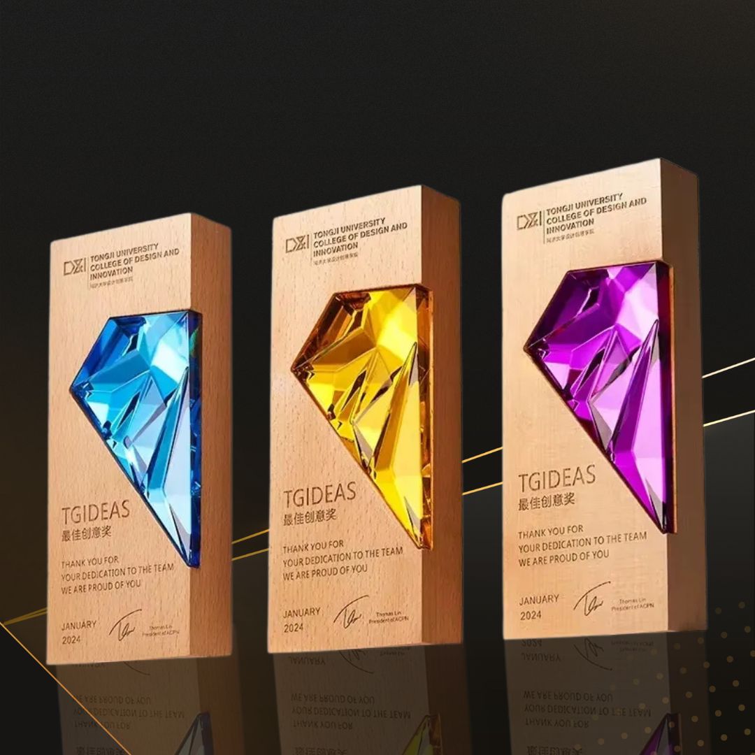 Design AD7 Crystal Trophy