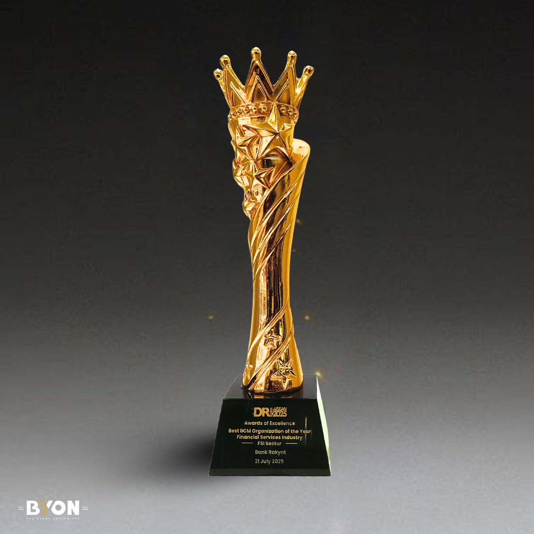 Design AD16 Crystal Trophy