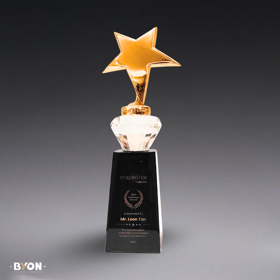 Design AD19 Crystal Trophy