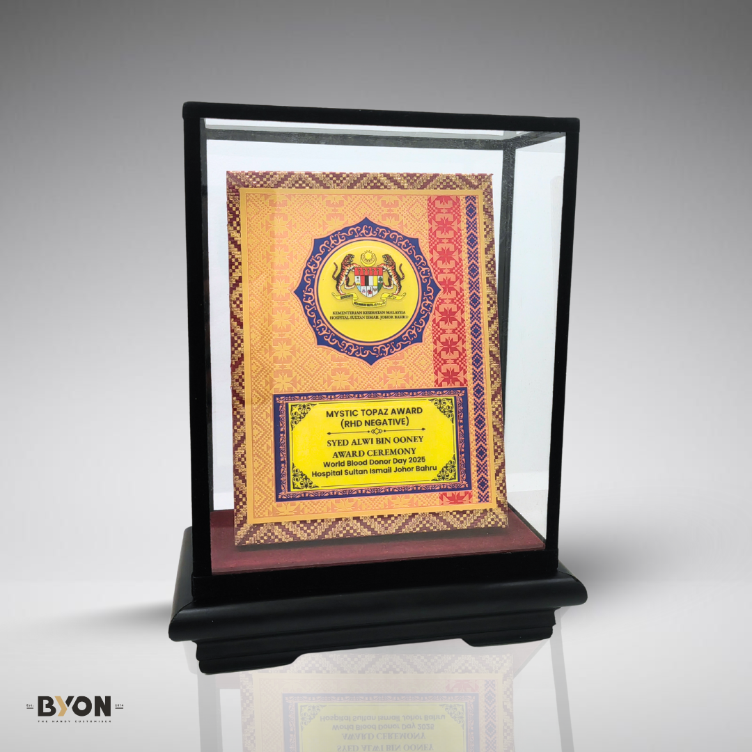 Design AD22 Crystal Trophy