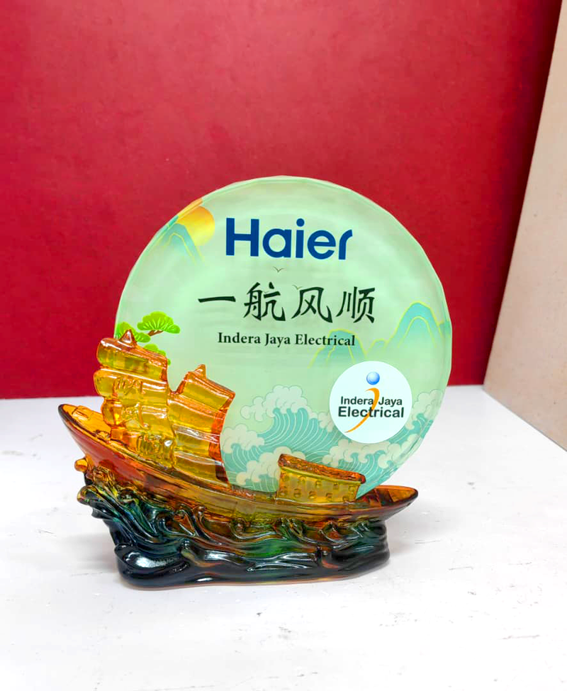 Design AD13 Crystal Trophy