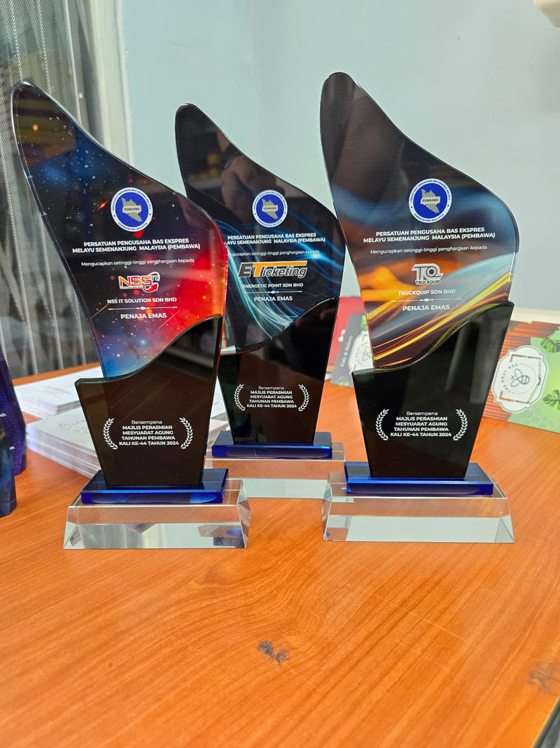 Design M Crystal Trophy