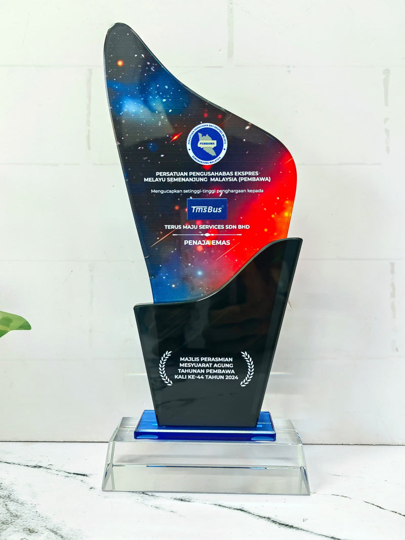 Design M Crystal Trophy