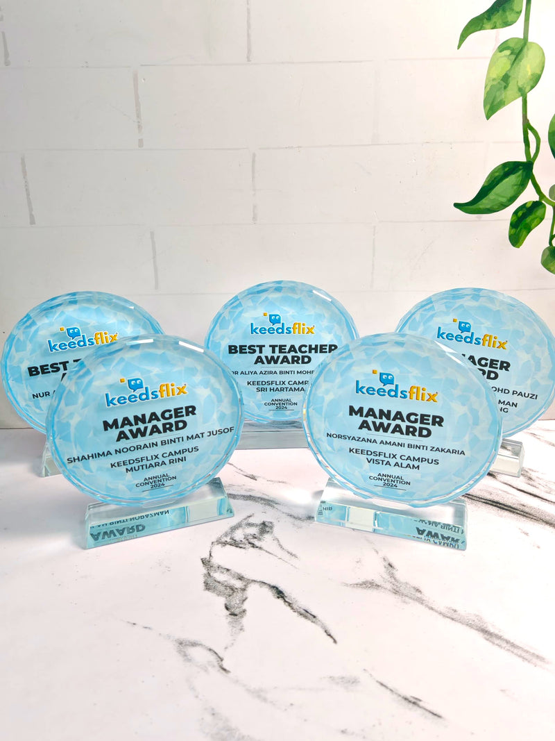 Design AD32 Crystal Trophy