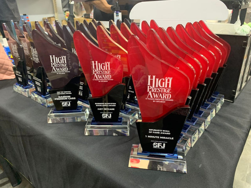 Design M Crystal Trophy