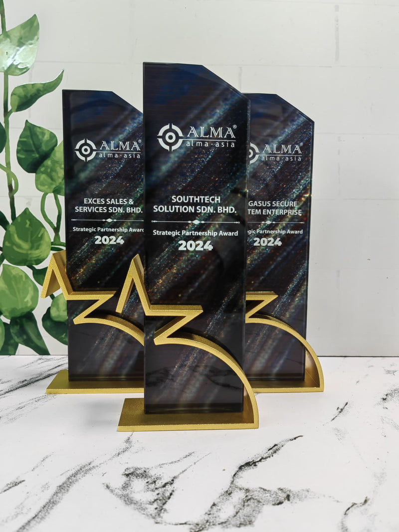 Design K Crystal Trophy