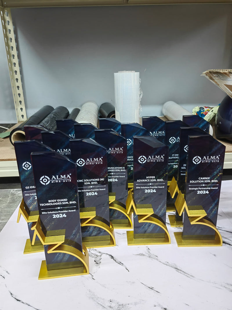 Design K Crystal Trophy