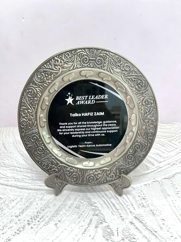 Design AD24 Crystal Trophy