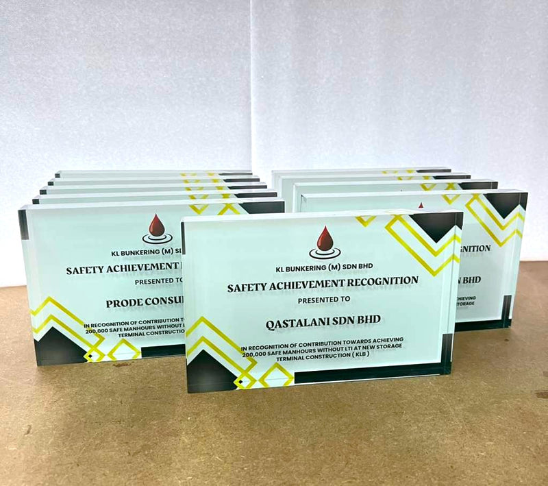 DESIGN PL8007 Plaque Award