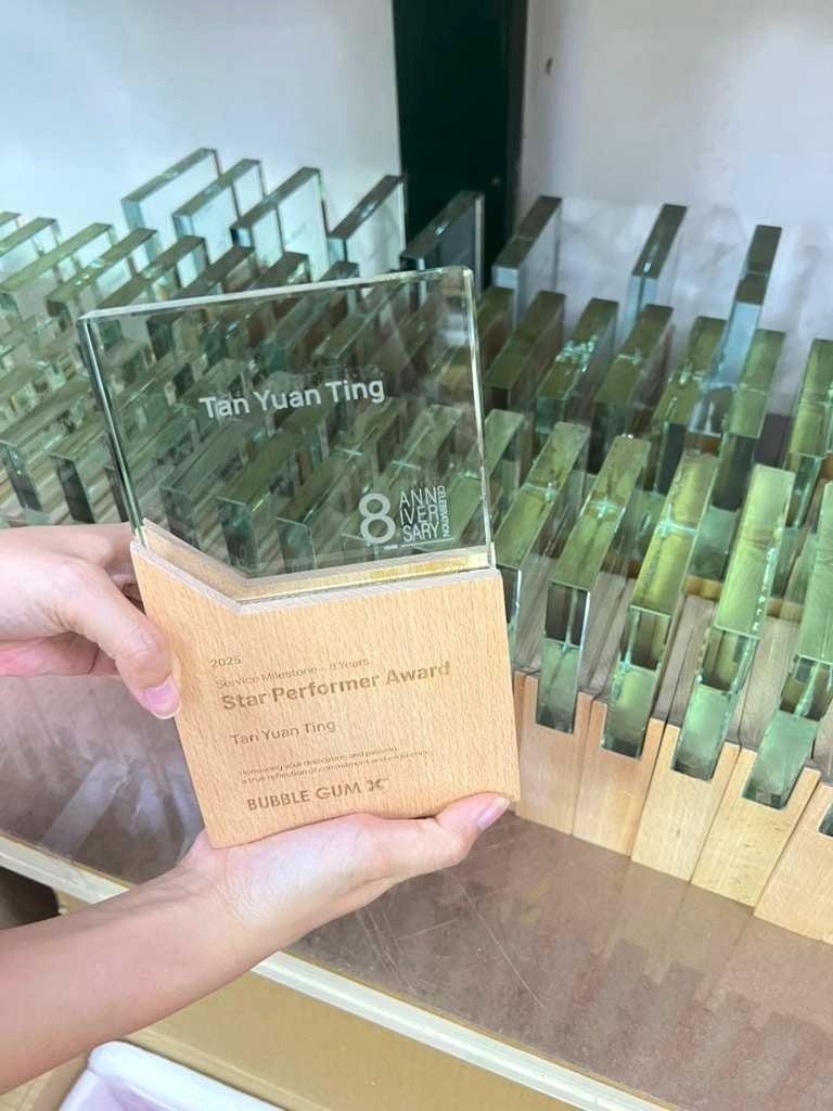 Design AD33 Crystal Trophy