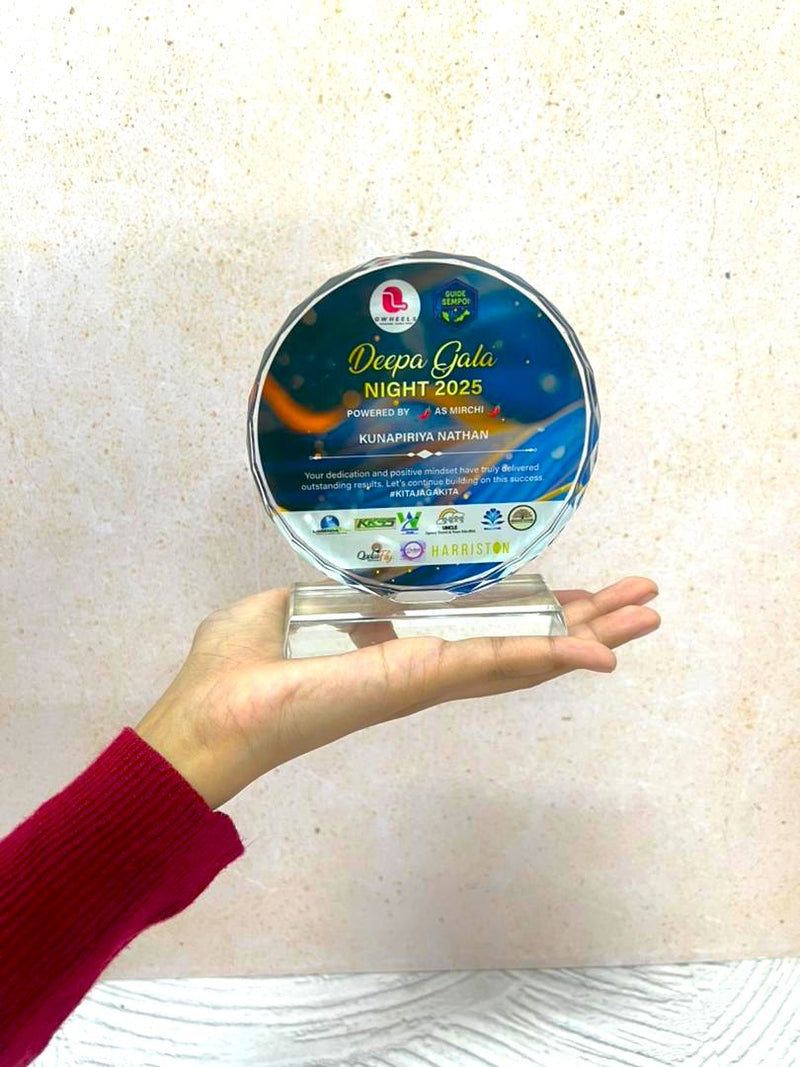 Design AD32 Crystal Trophy