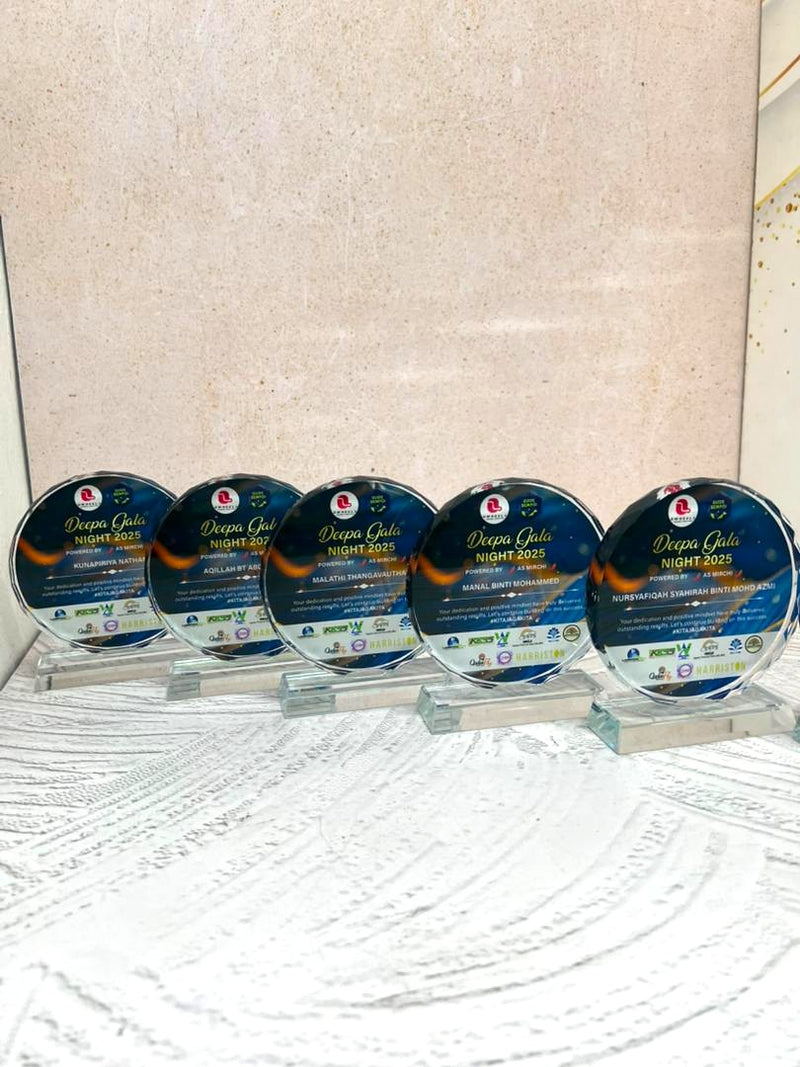 Design AD32 Crystal Trophy