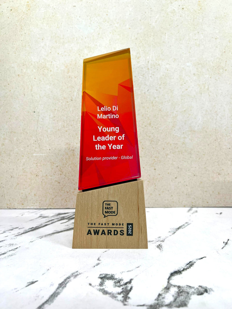 Design AD10 Crystal Trophy