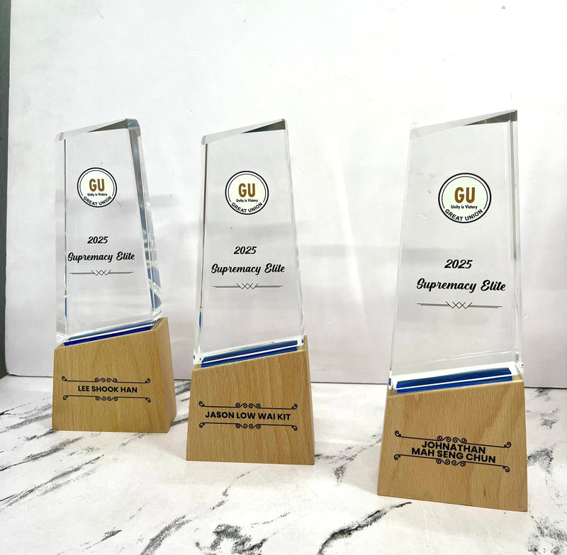 Design AD10 Crystal Trophy