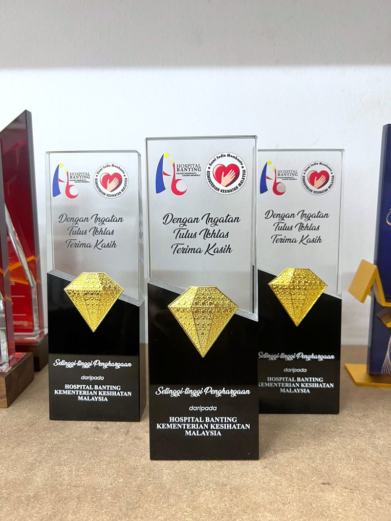 Design AD5 Crystal Trophy