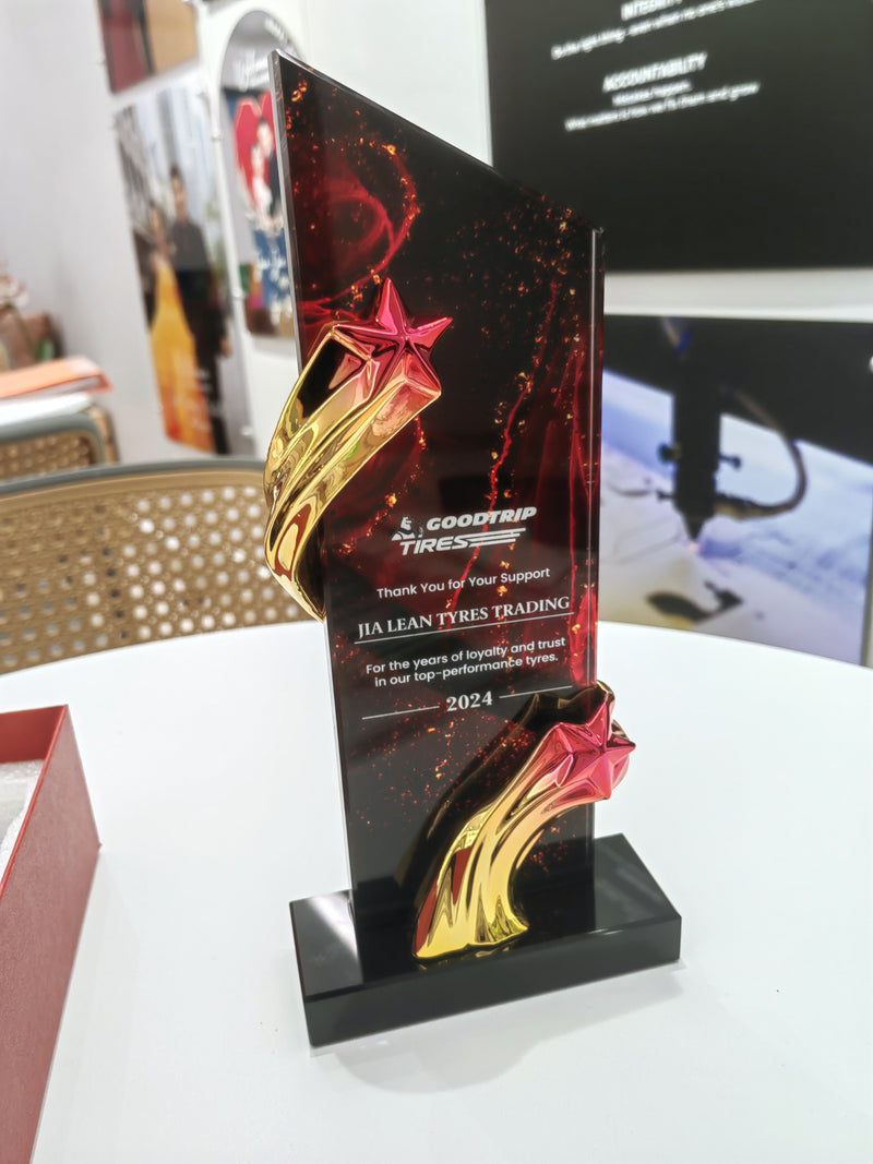 Design Z Crystal Trophy