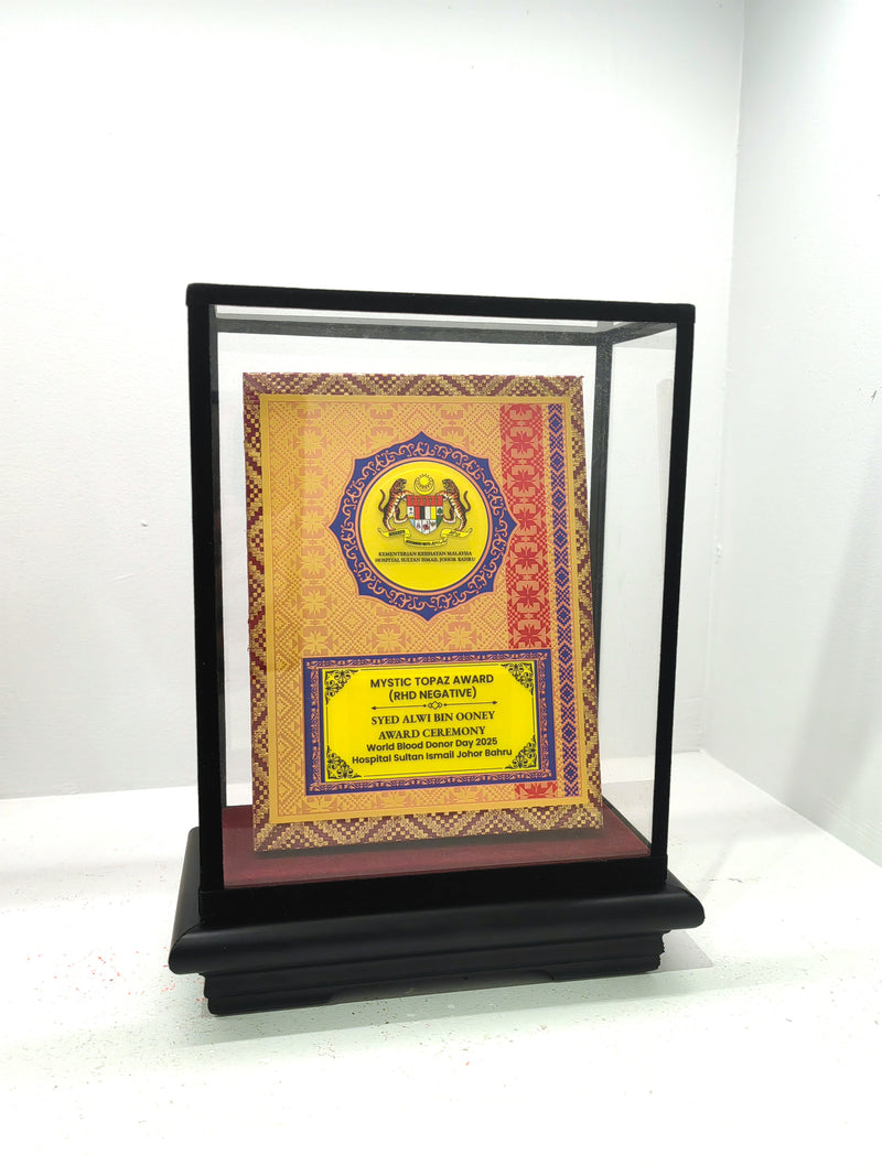 Design AD22 Crystal Trophy