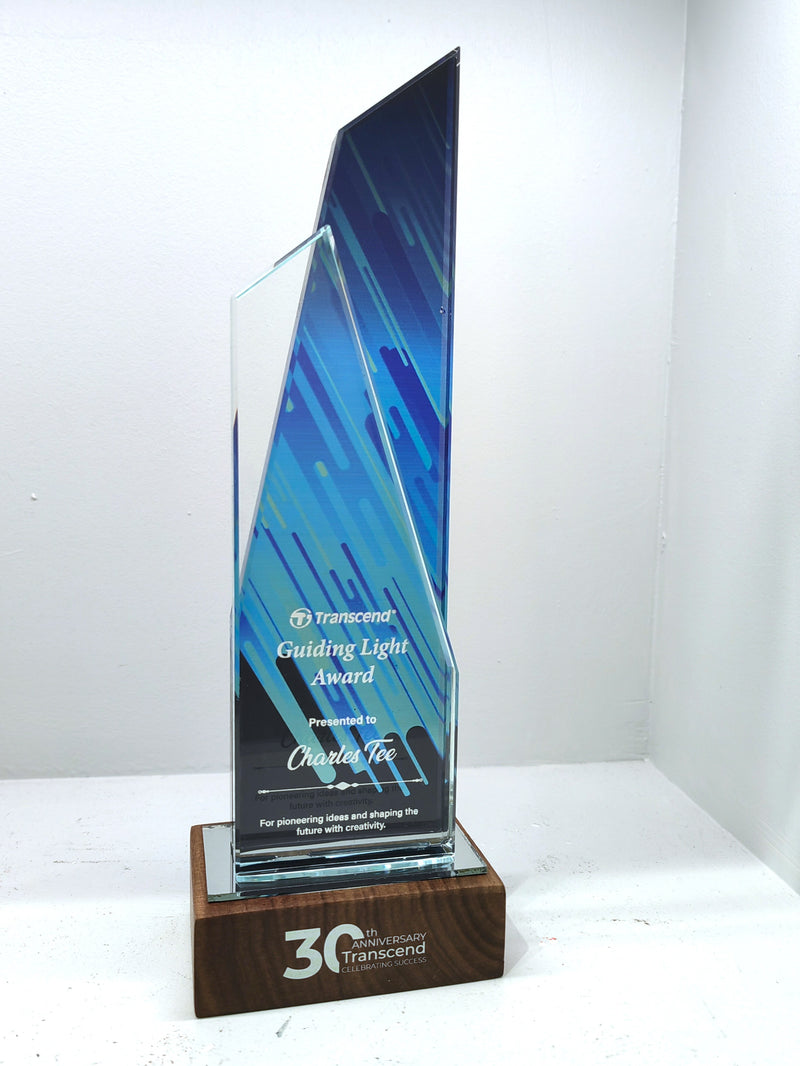 Design AD26 Crystal Trophy