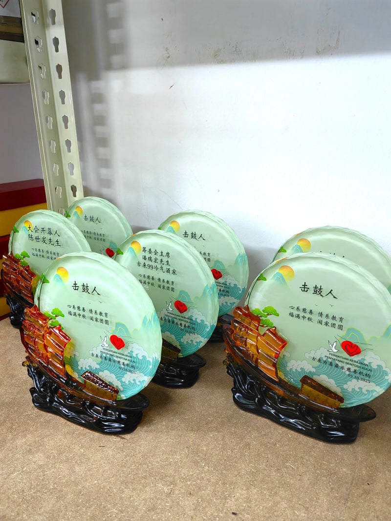 Design AD13 Crystal Trophy