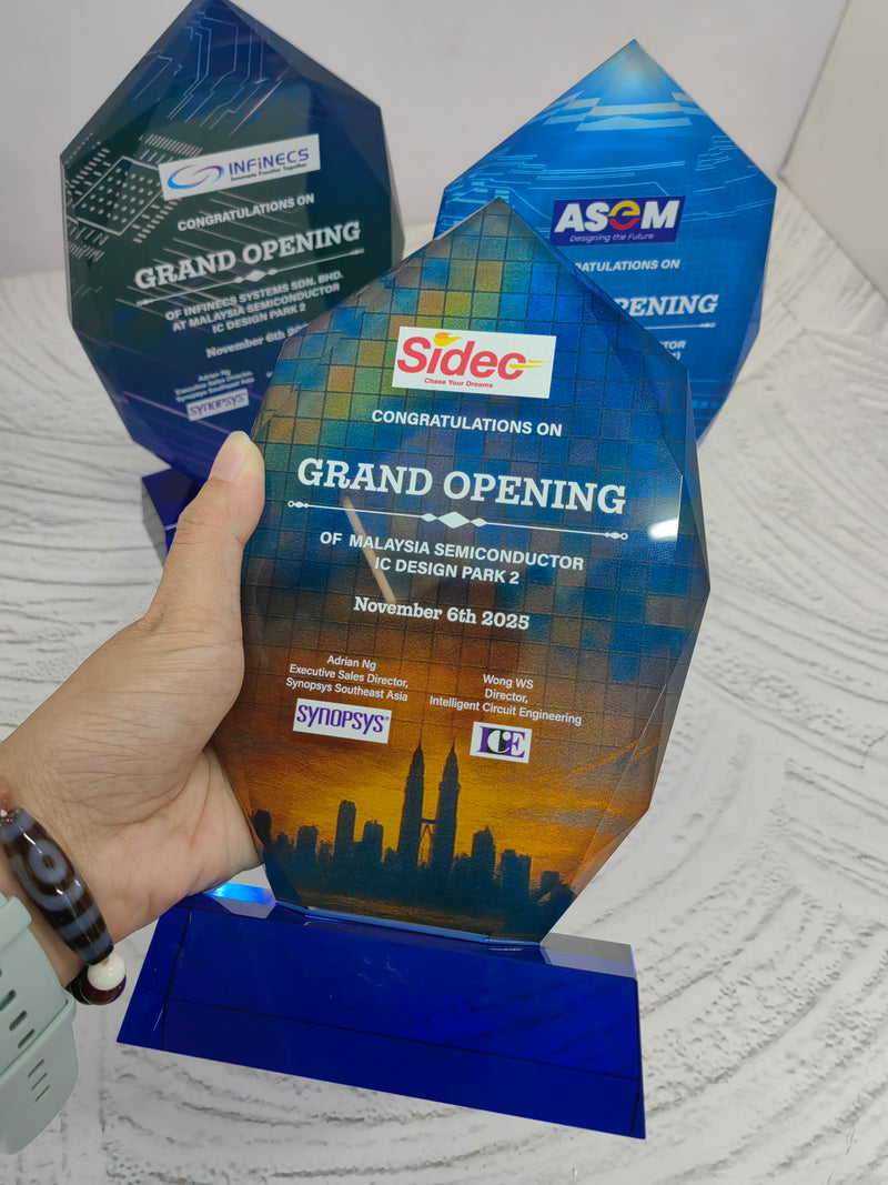 Design S Crystal Trophy