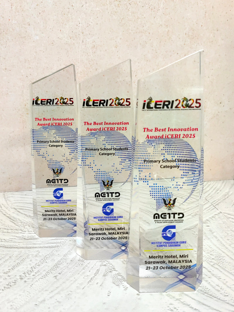 Design AD9 Crystal Trophy