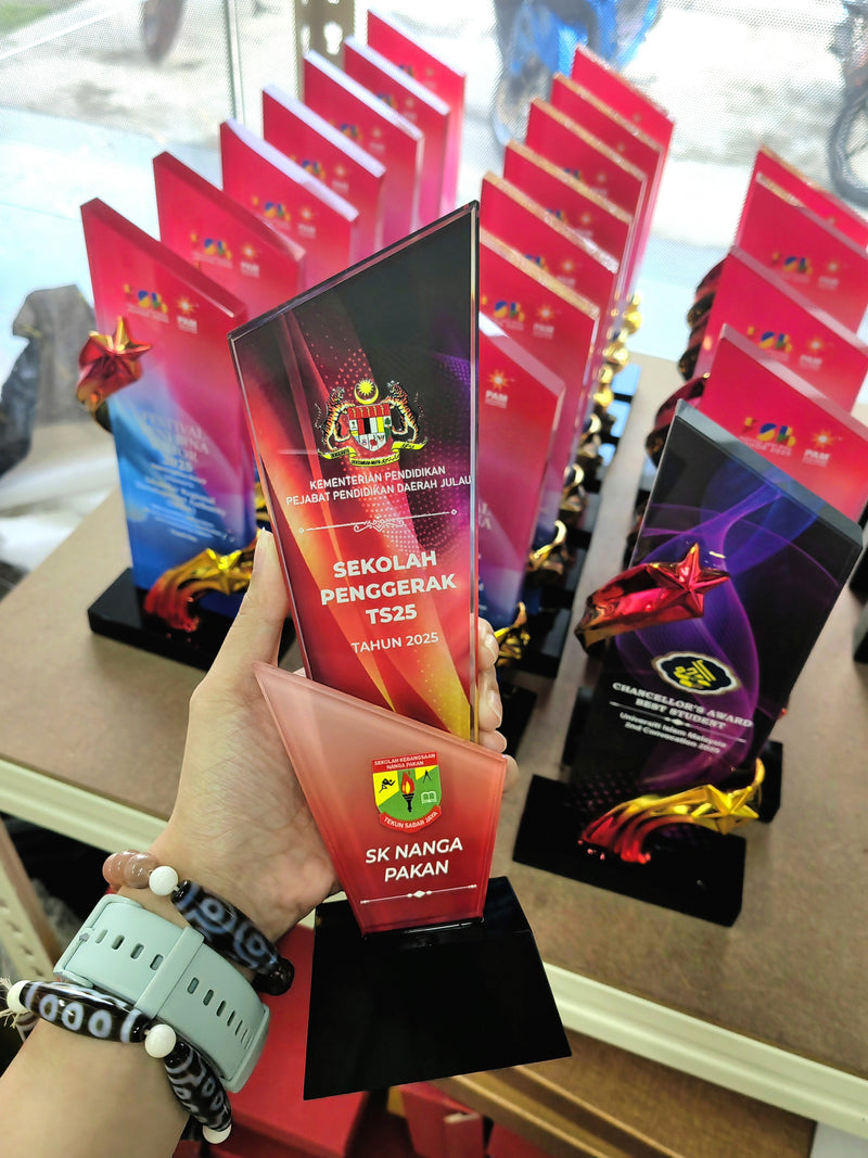 Design AD21 Crystal Trophy