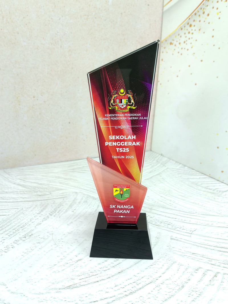 Design AD21 Crystal Trophy