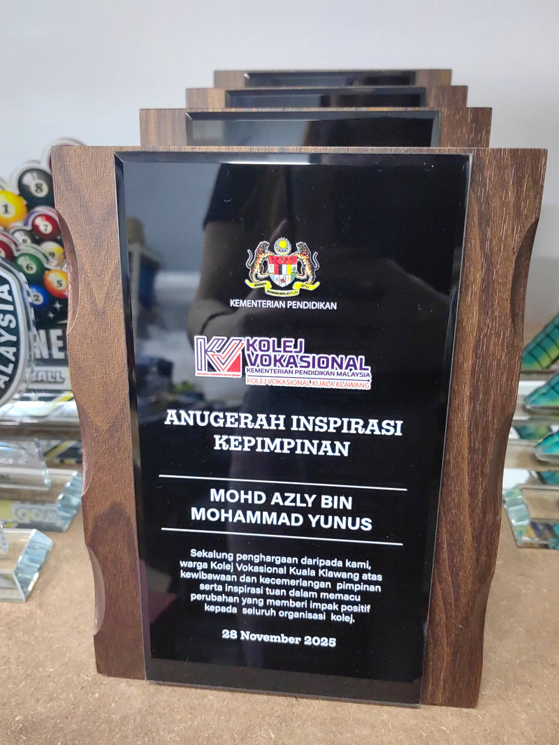 DESIGN PL8001 Plaque Award