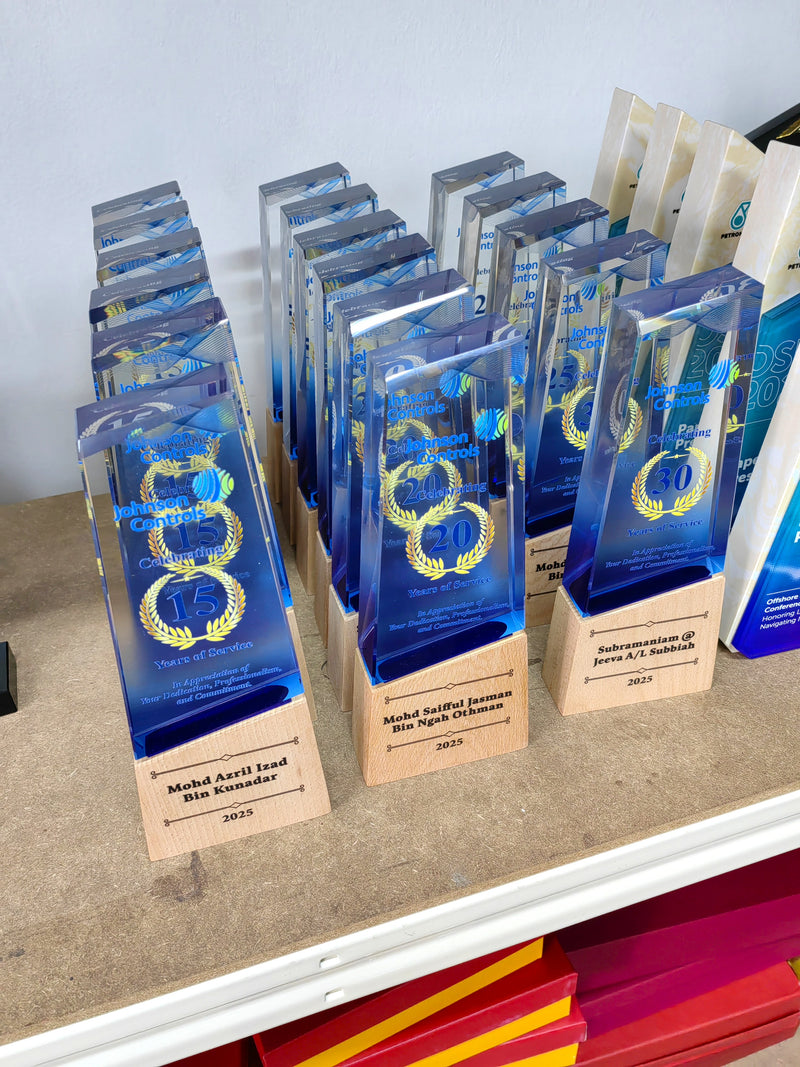 Design AD10 Crystal Trophy