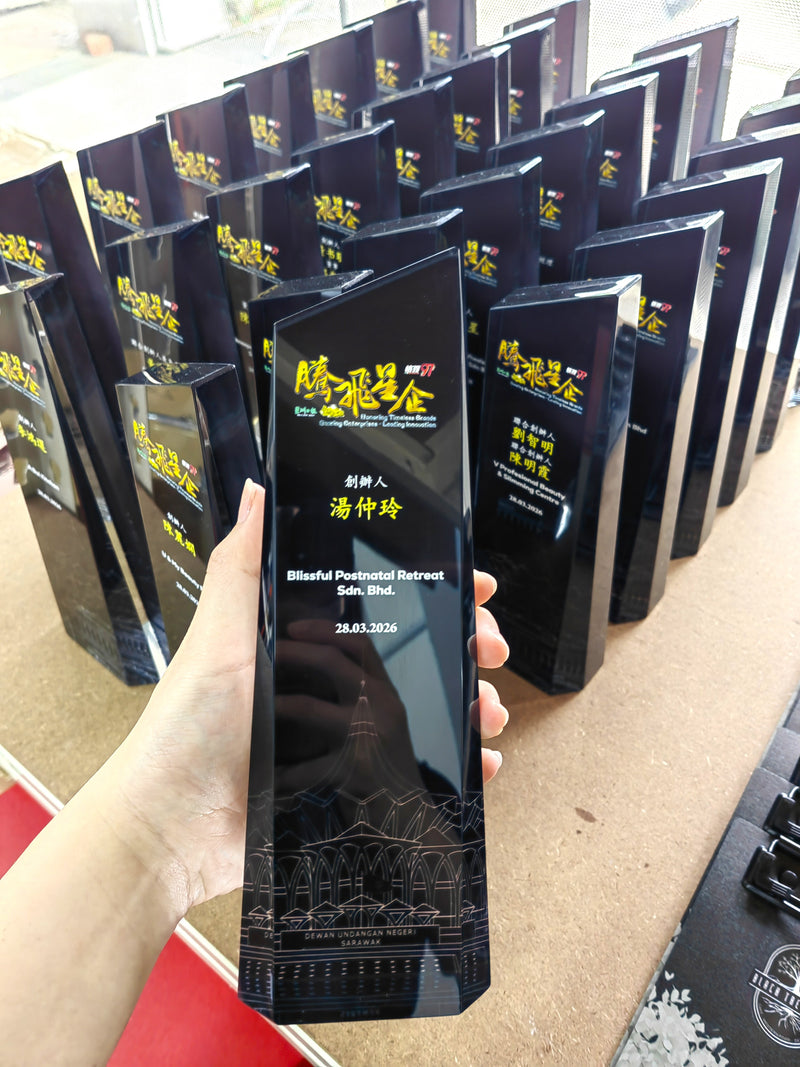 Design AD9 Crystal Trophy