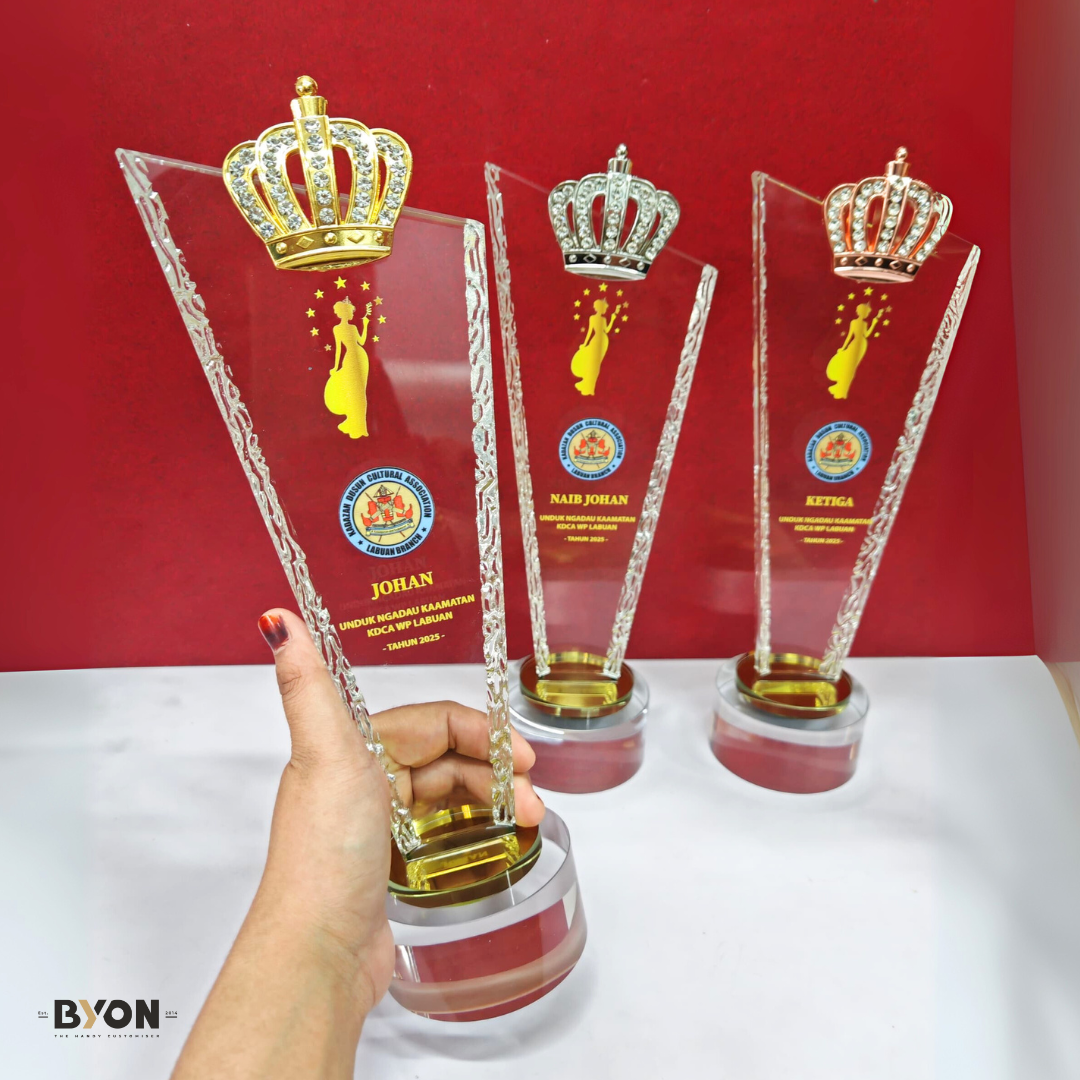 Design AD11 Crystal Trophy