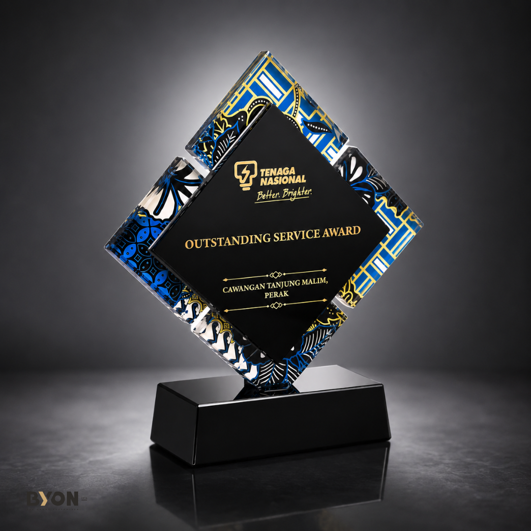 Design AD44 Crystal Trophy
