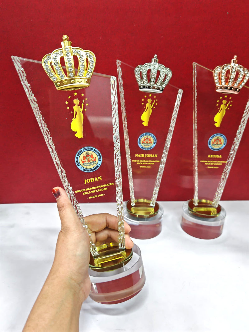 Design AD11 Crystal Trophy