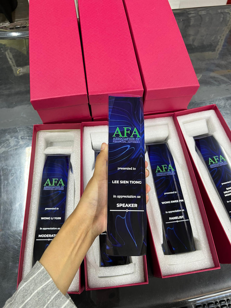 Design N Crystal Trophy