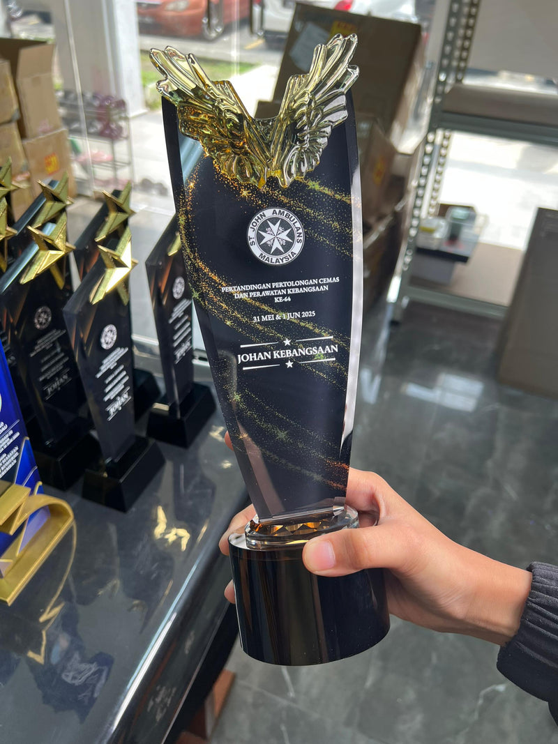 Design AD3 Crystal Trophy