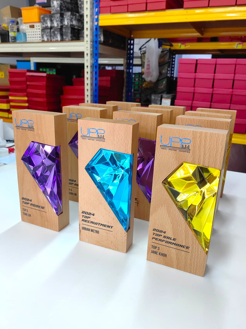 Design AD7 Crystal Trophy