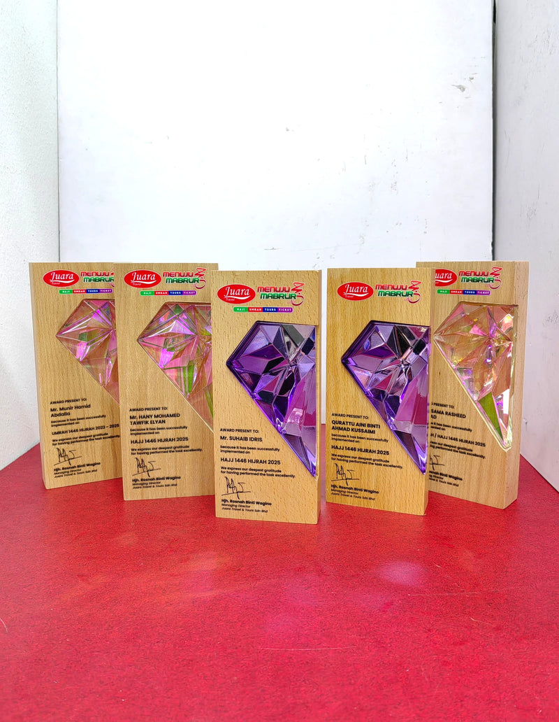 Design AD7 Crystal Trophy