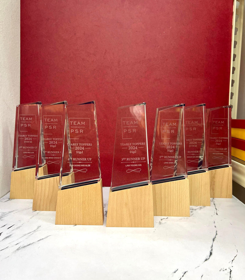 Design AD10 Crystal Trophy