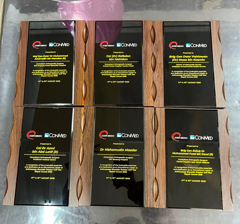 DESIGN PL8001 Plaque Award