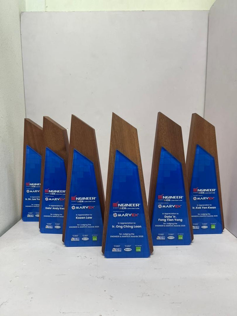 Design R Crystal Trophy