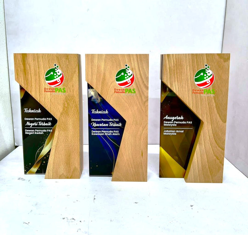 Design AD8 Crystal Trophy