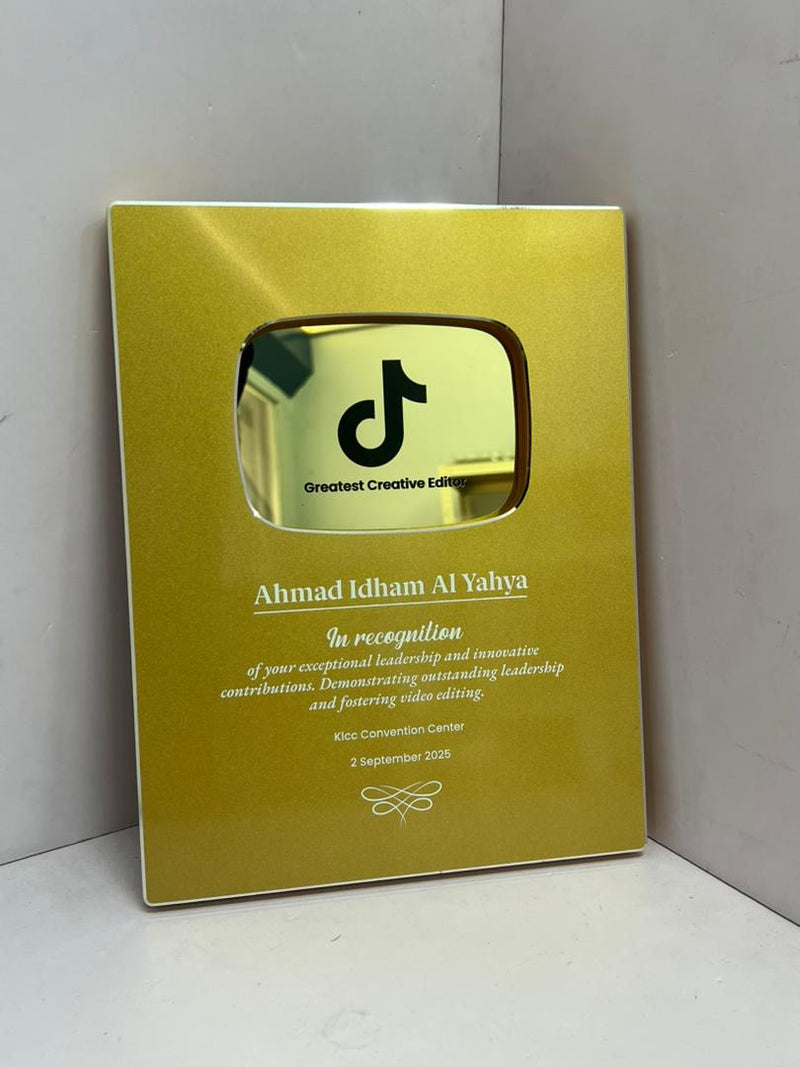 DESIGN PL8004 Plaque Award