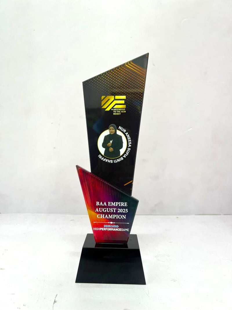 Design AD21 Crystal Trophy