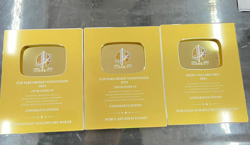 DESIGN PL8004 Plaque Award