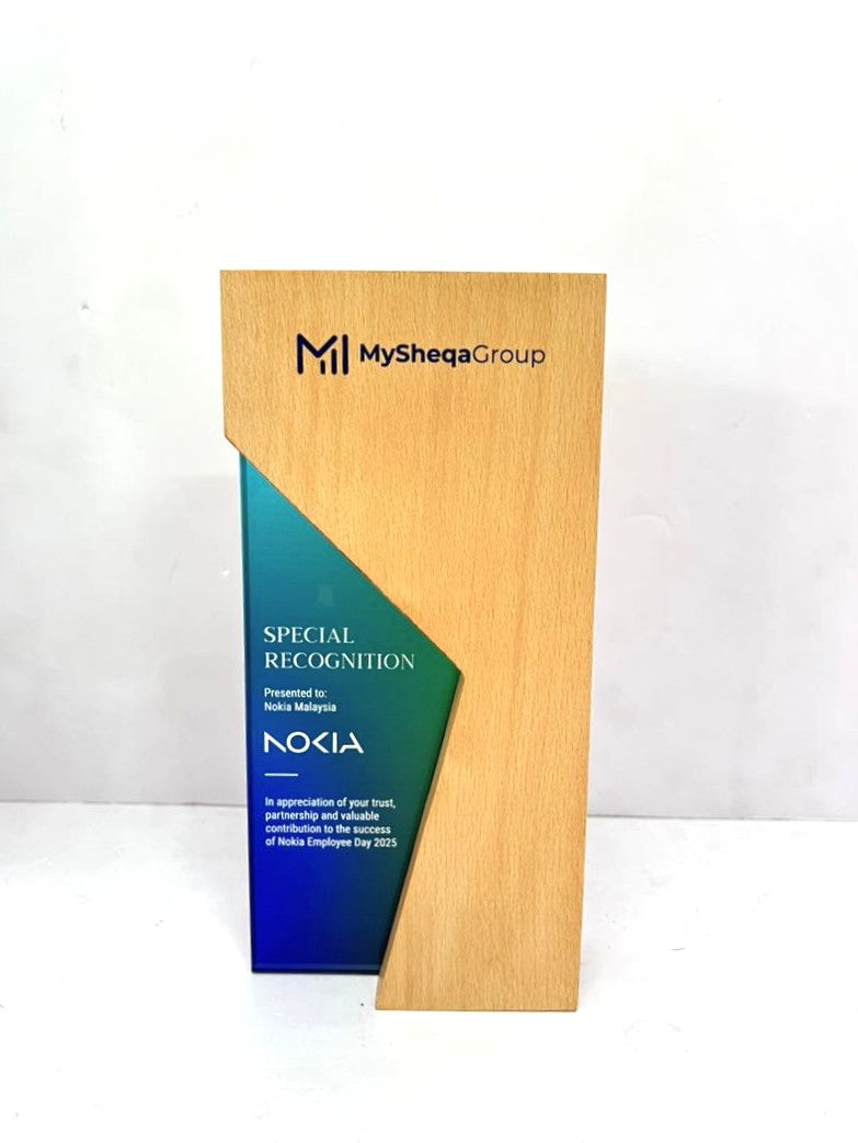 Design AD8 Crystal Trophy