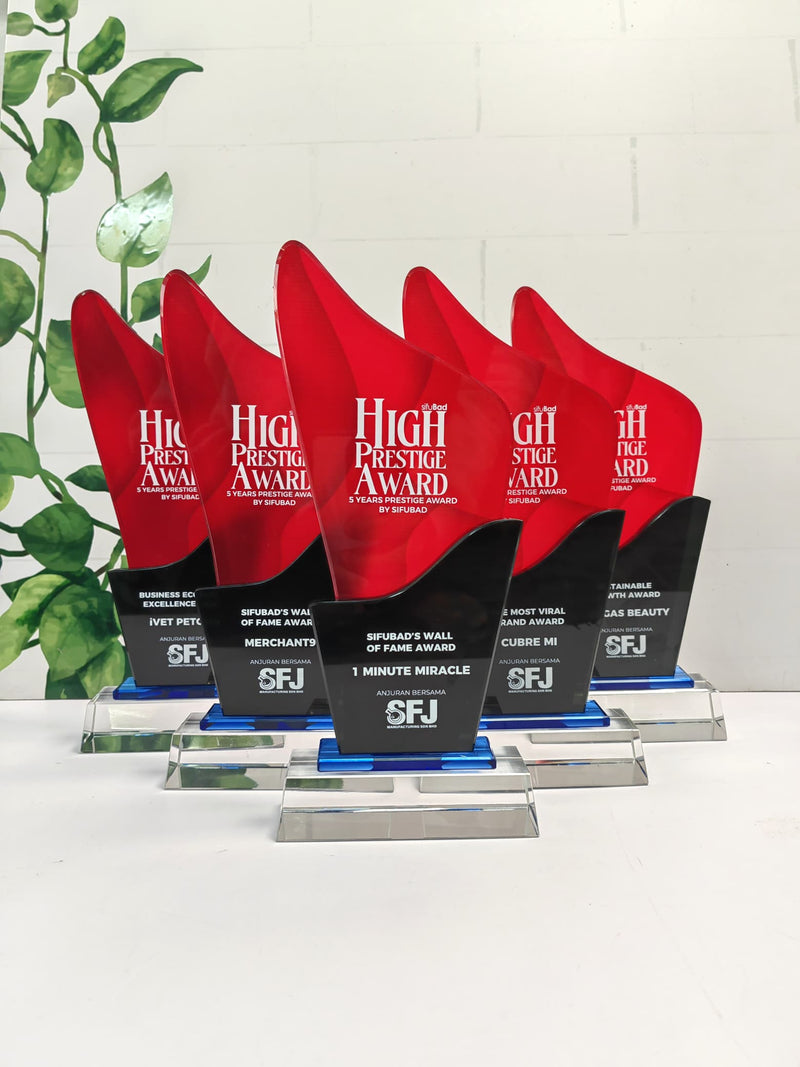 Design M Crystal Trophy