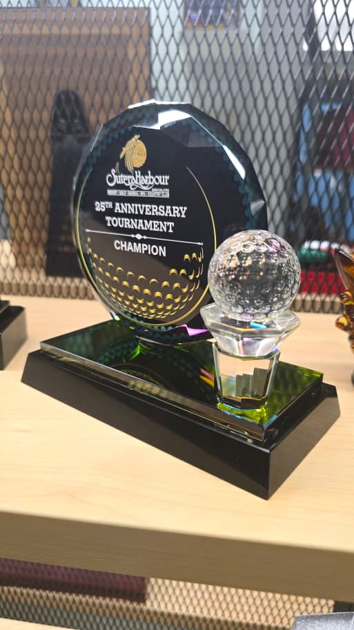 Design AD31 Crystal Trophy