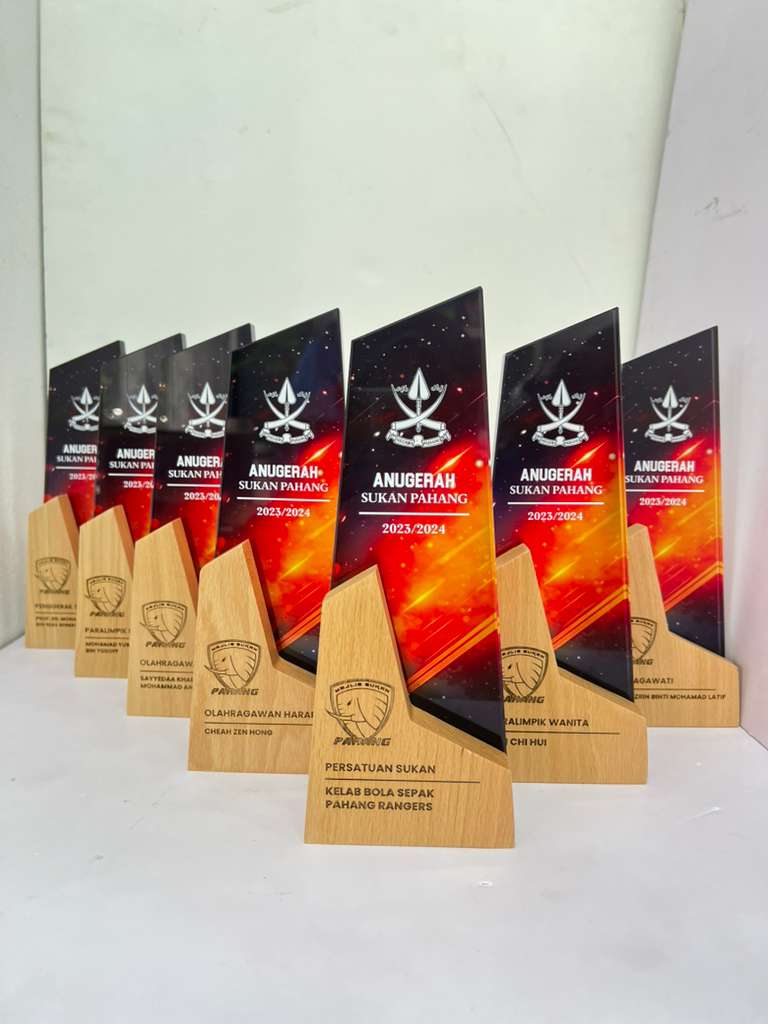 Design G Crystal Trophy