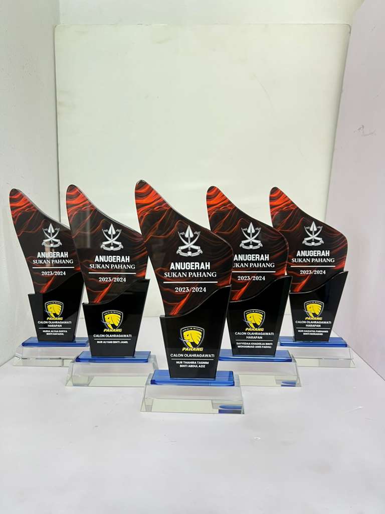 Design M Crystal Trophy